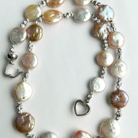 Blush Pink Coin Pearl Pearl Necklace 🆕 - Picture 4 of 10